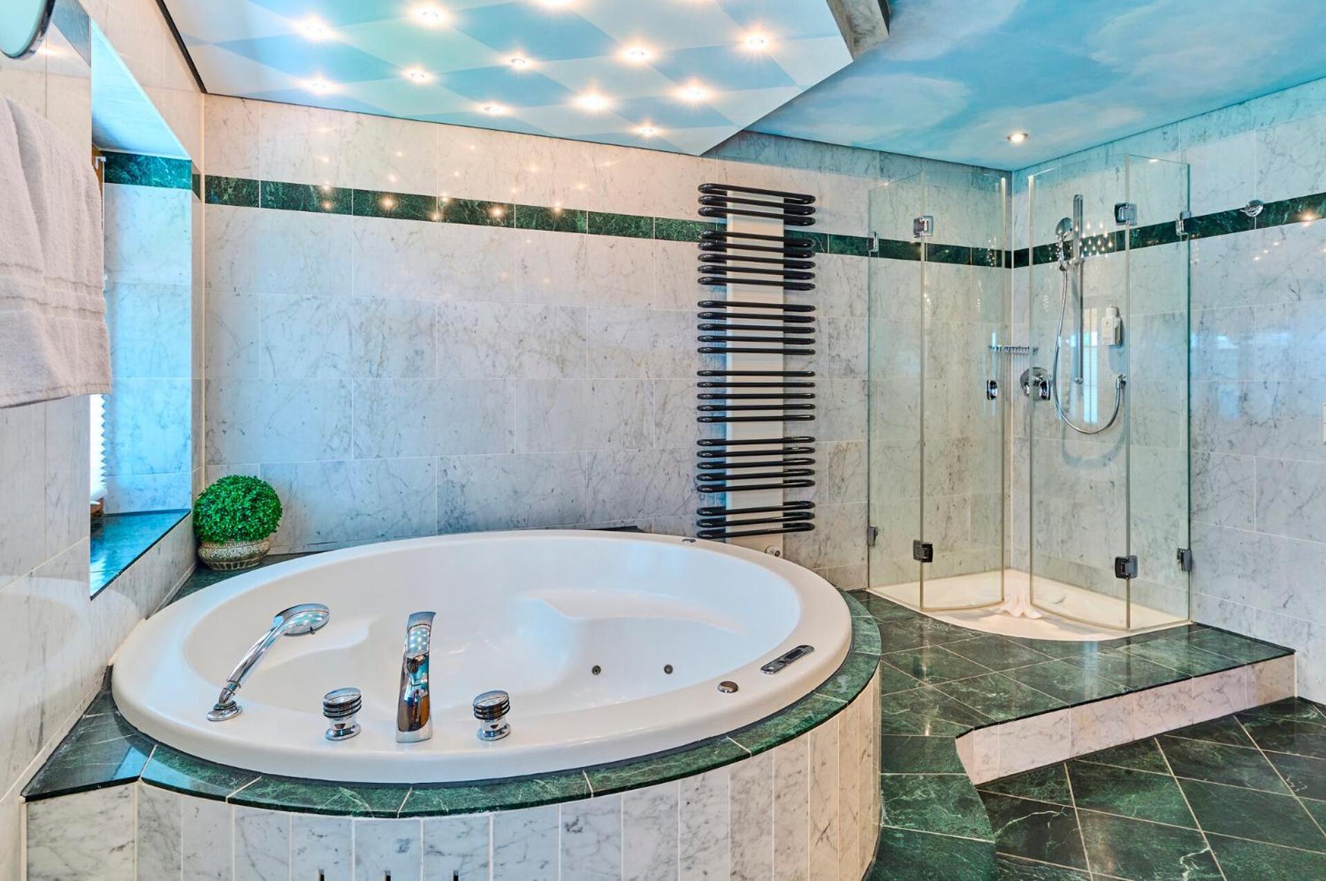 Hotel Happinger Hof Розенхайм Екстериор снимка